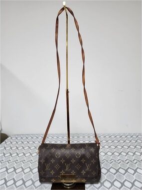 Authentic LOUIS VUITTON Favorite PM Monogram Canvas Crossbody Bag Brown